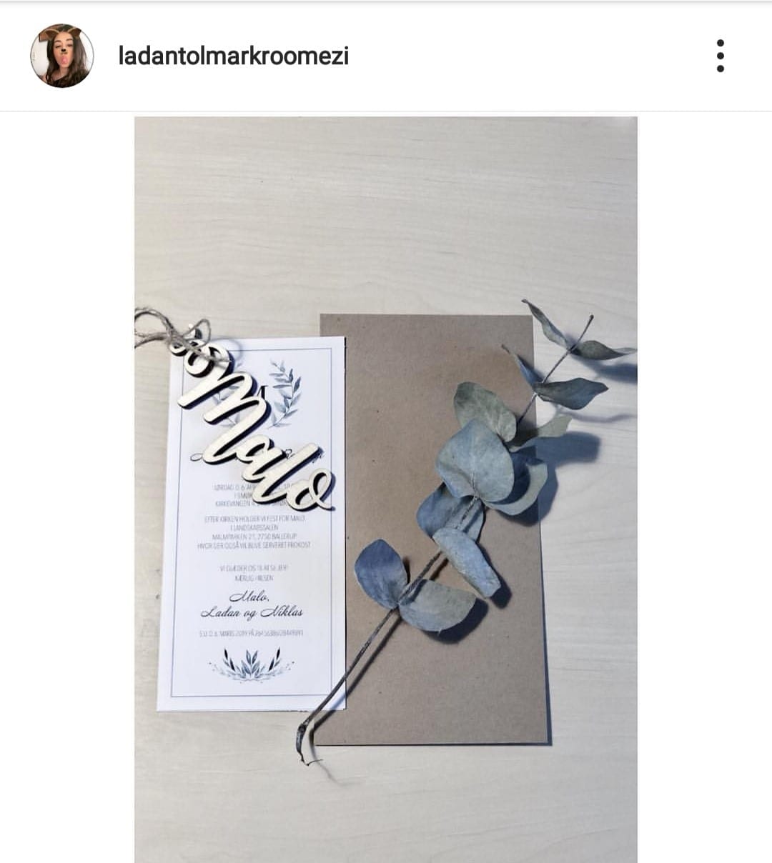 Udskåret navn som manillamærke