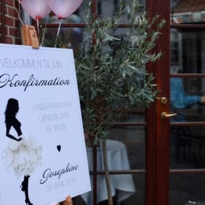 hotel stephansen velkomstskilt med balloner
