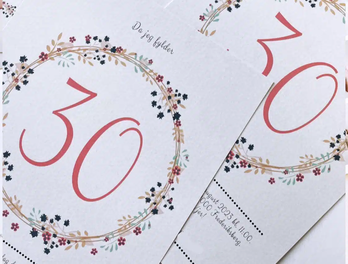 Personlige invitationer til rund fødselsdag i blomsterdesign