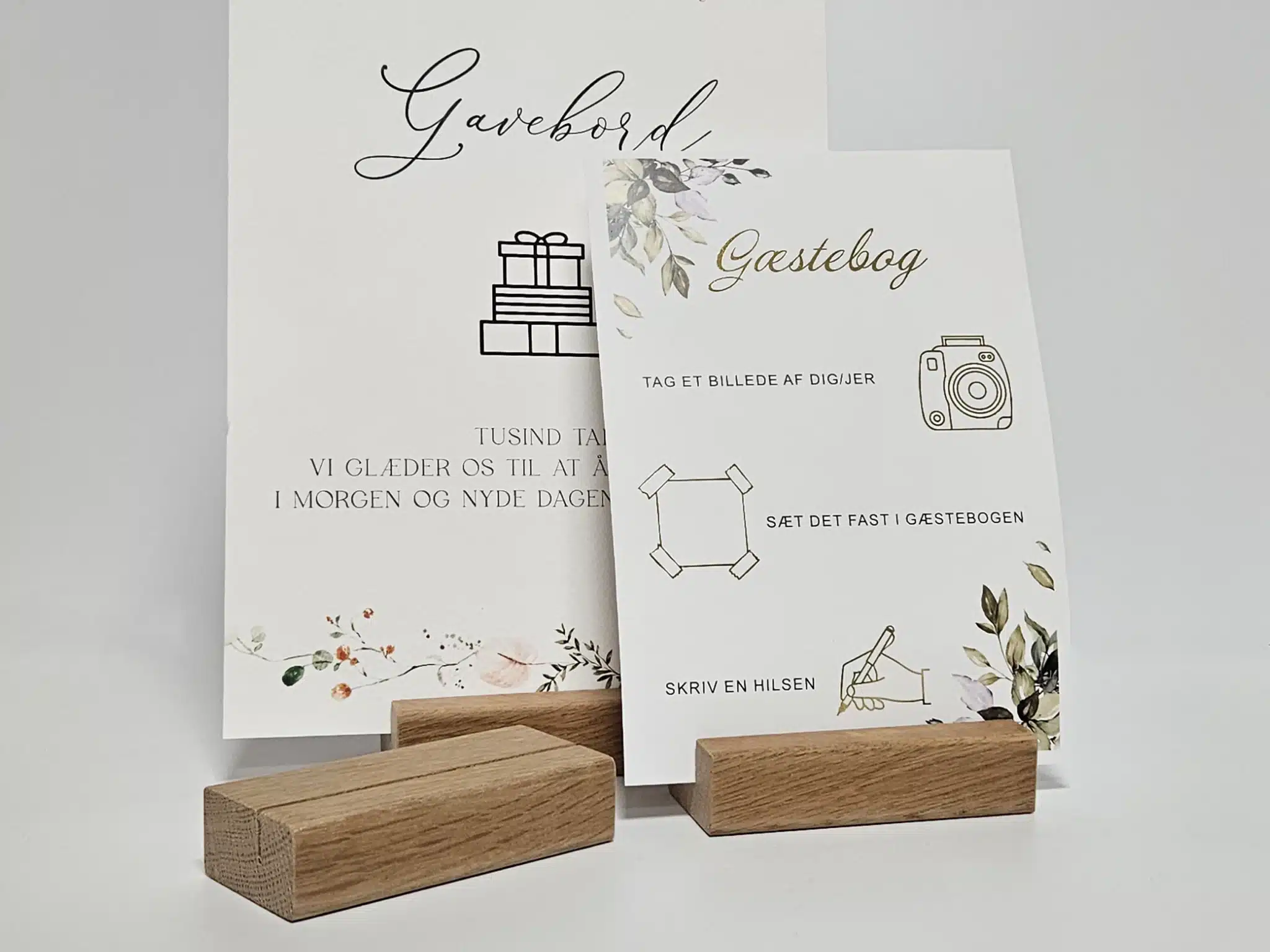 Træfod til kartonskilt