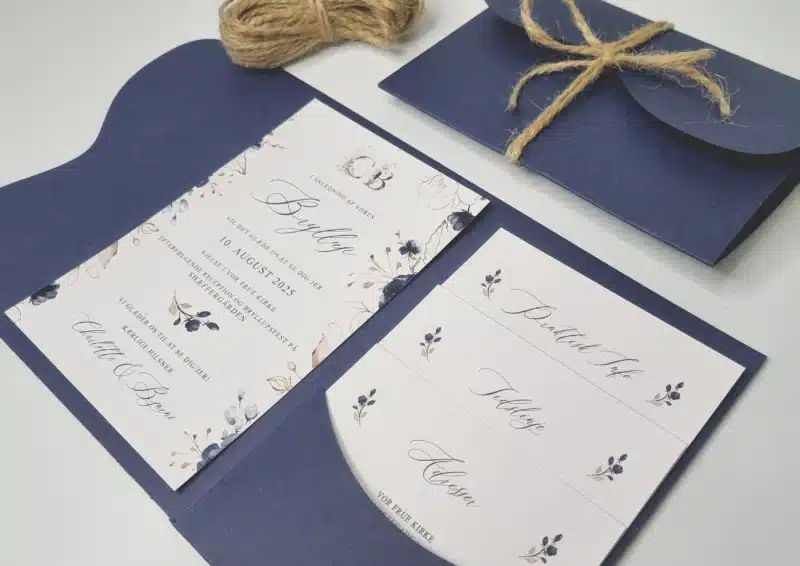 Pocket fold Navy bloom