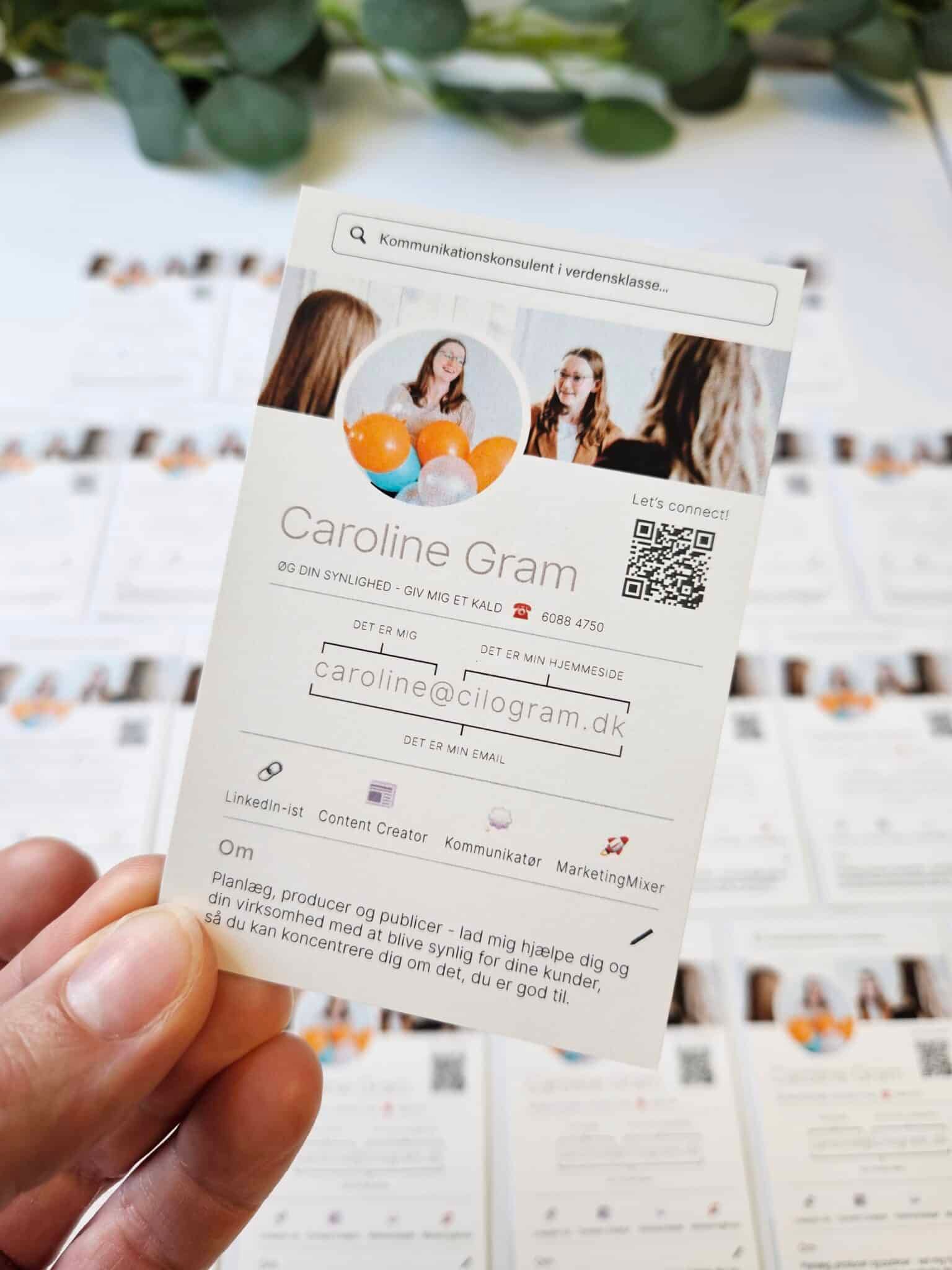 Visitkort med brandfarver, billeder og QR-kode til virksomhed