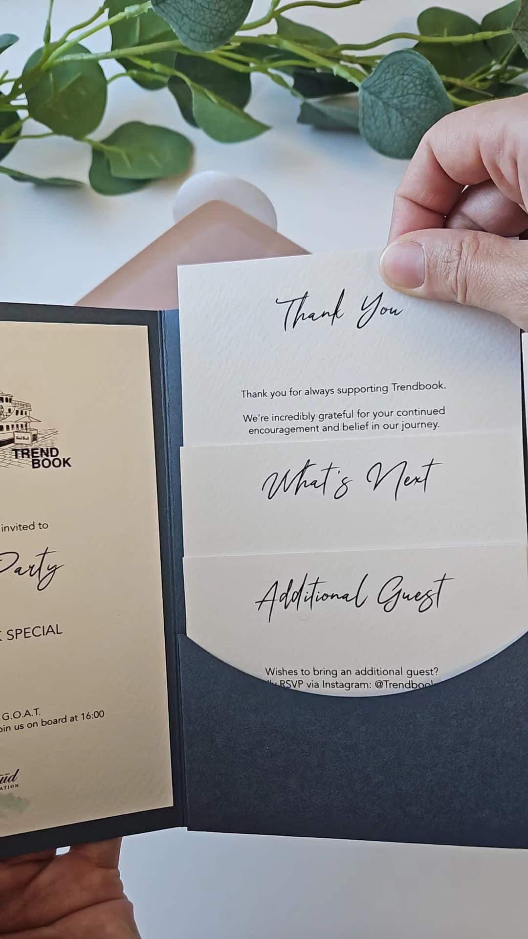 Pocket fold invitation med indstikskort og branding til launch-event