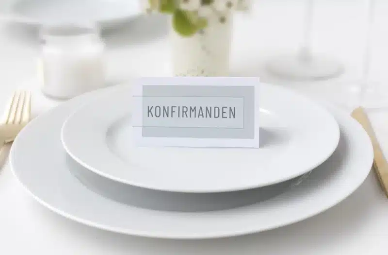 Bordkort med geometriske former i lys mint grøn