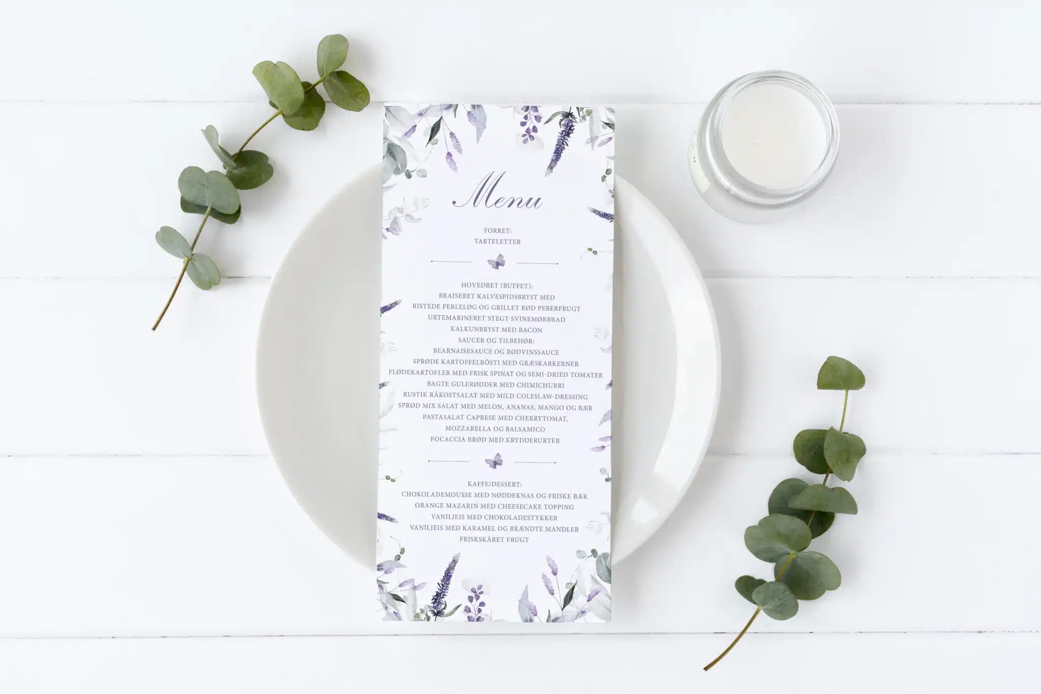 Menukort til konfirmation med lavendel/lilla og sommerfugle tema