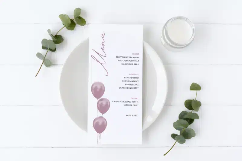 Menukort til konfirmation i simpelt, stilrent design med lyserøde/pink balloner