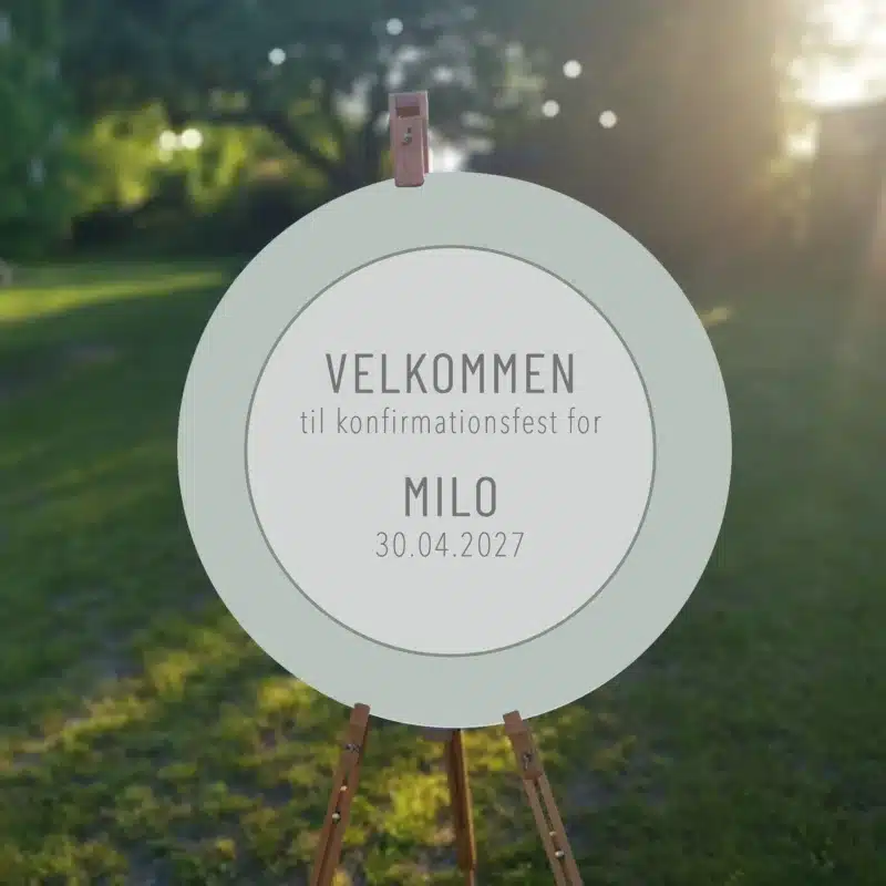 Velkomstskilt til konfirmationen i lys, støvet grøn - perfekt til det et mintgrøn festtema